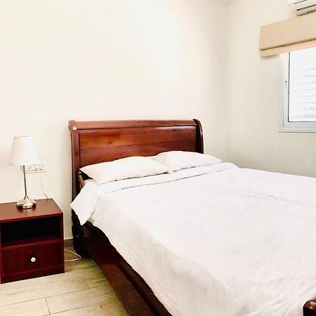 Royal Lea Apartmens Нетания Екстериор снимка