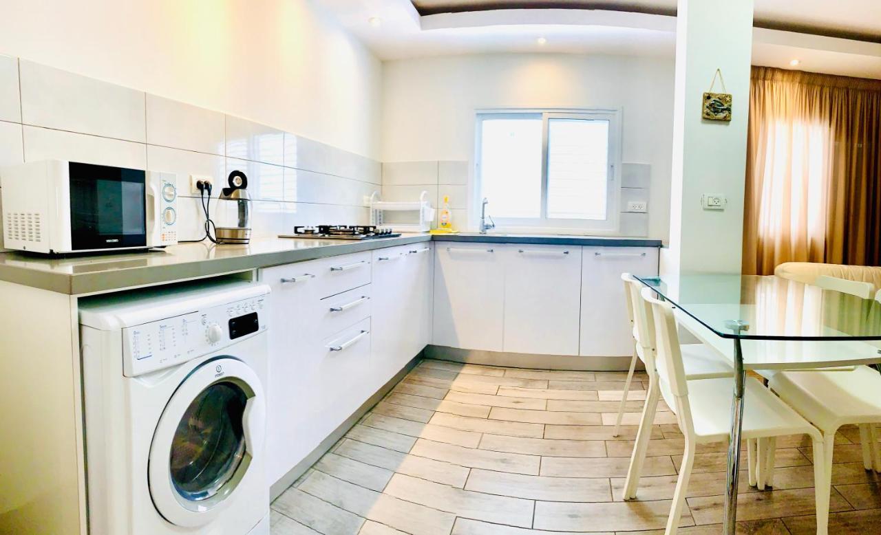 Royal Lea Apartmens Нетания Екстериор снимка