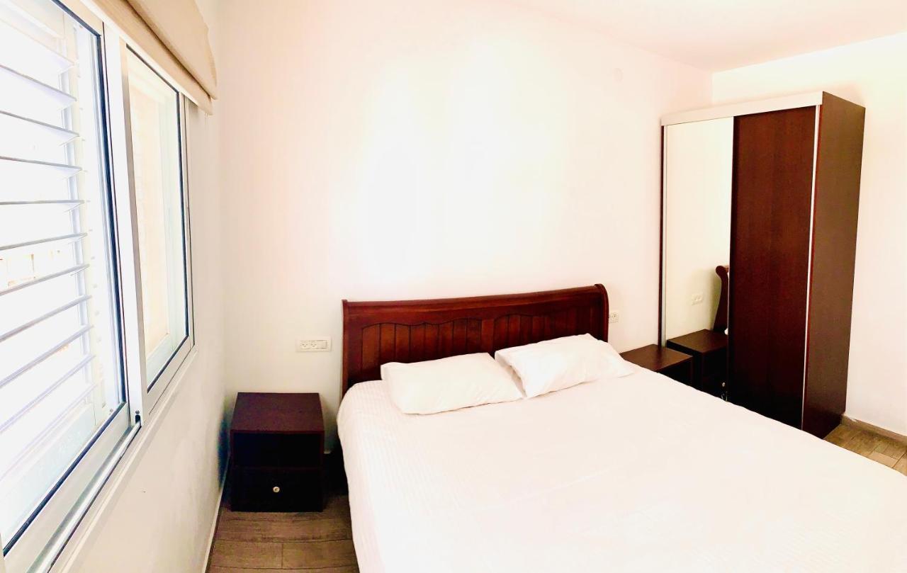 Royal Lea Apartmens Нетания Екстериор снимка