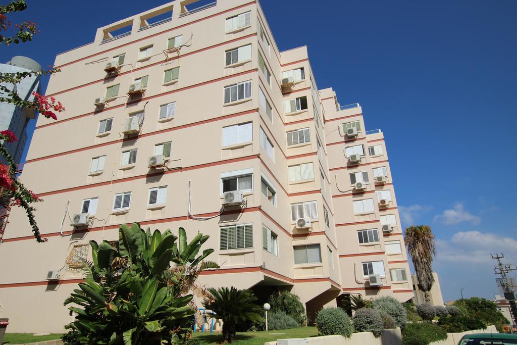 Royal Lea Apartmens Нетания Екстериор снимка
