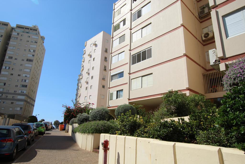 Royal Lea Apartmens Нетания Екстериор снимка