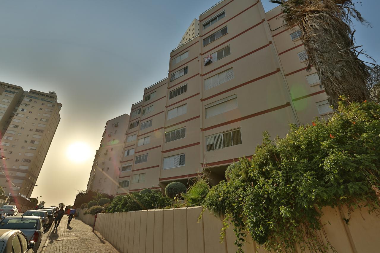Royal Lea Apartmens Нетания Екстериор снимка