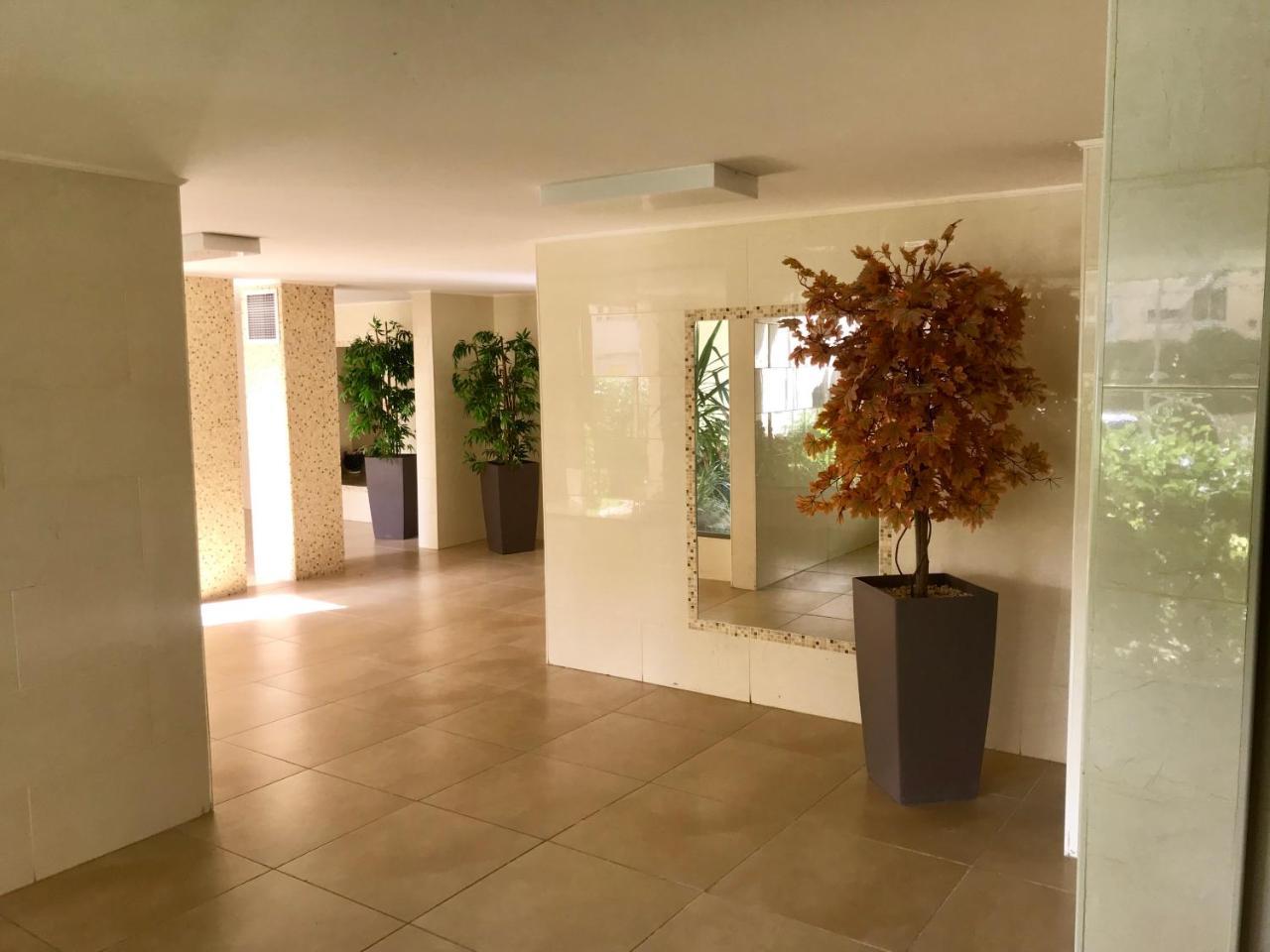 Royal Lea Apartmens Нетания Екстериор снимка