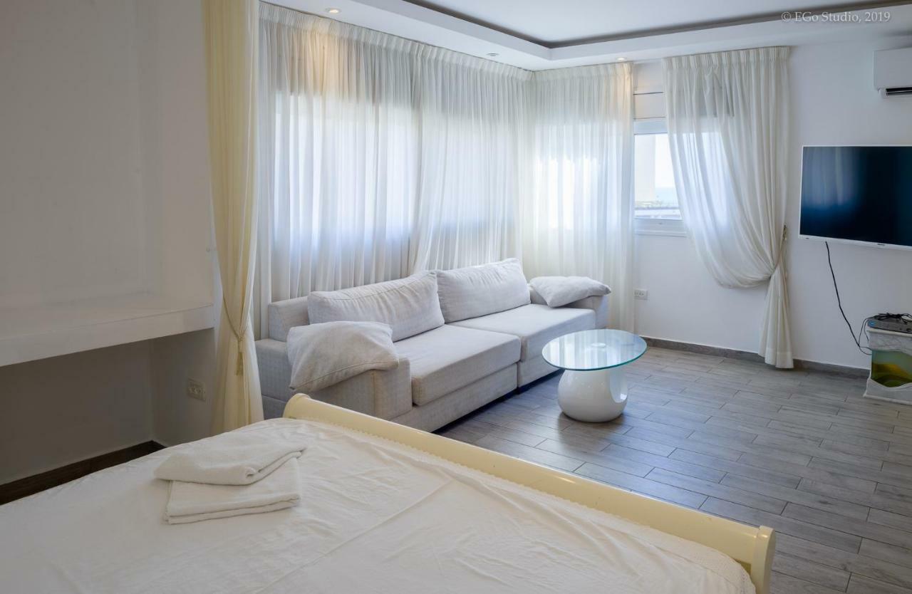 Royal Lea Apartmens Нетания Екстериор снимка