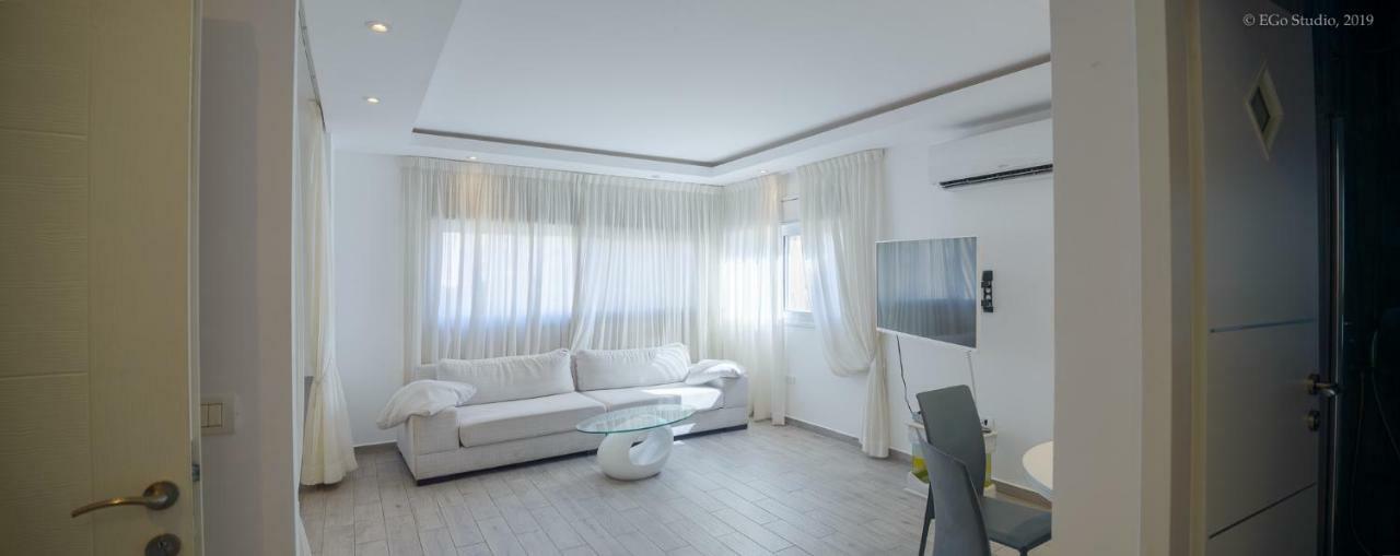 Royal Lea Apartmens Нетания Екстериор снимка