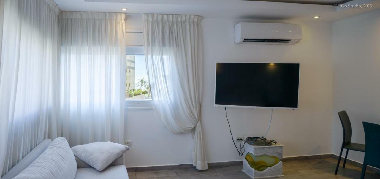 Royal Lea Apartmens Нетания Екстериор снимка