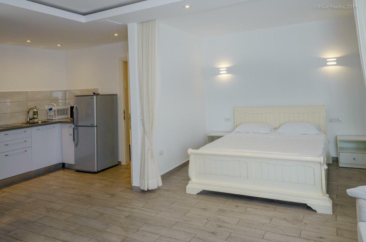 Royal Lea Apartmens Нетания Екстериор снимка